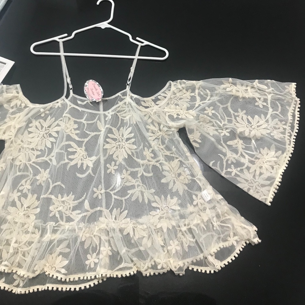 NWT Cold Shoulder Blouse (M)